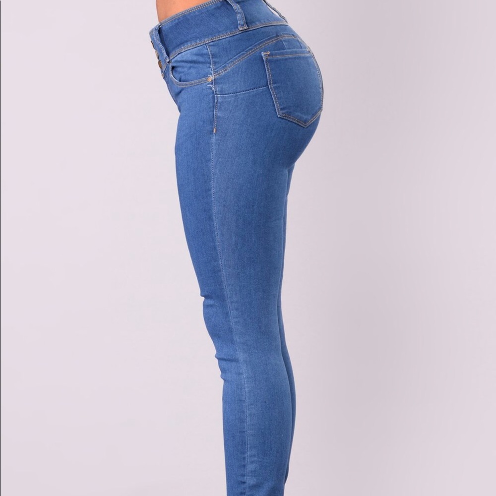 Fashion Nova Round of Applause Booty Shapes Jeans - Picture 3 of 8